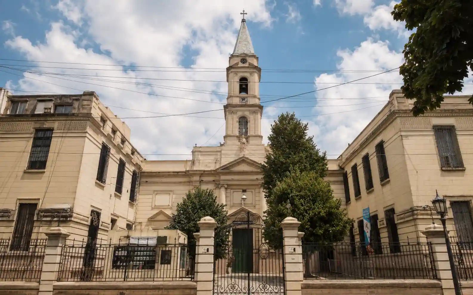 Santuario San Cayetano de Liniers, lugar de oración y peregrinación popular
